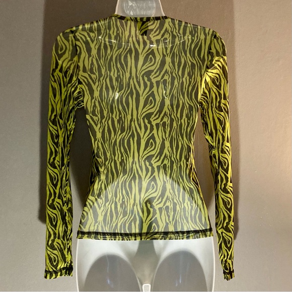 Wild Fable green black zebra stripe mesh top, S - Picture 3 of 4
